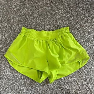 Lululemon Hotty Hot Shorts 2.5 inch inseam Size 4